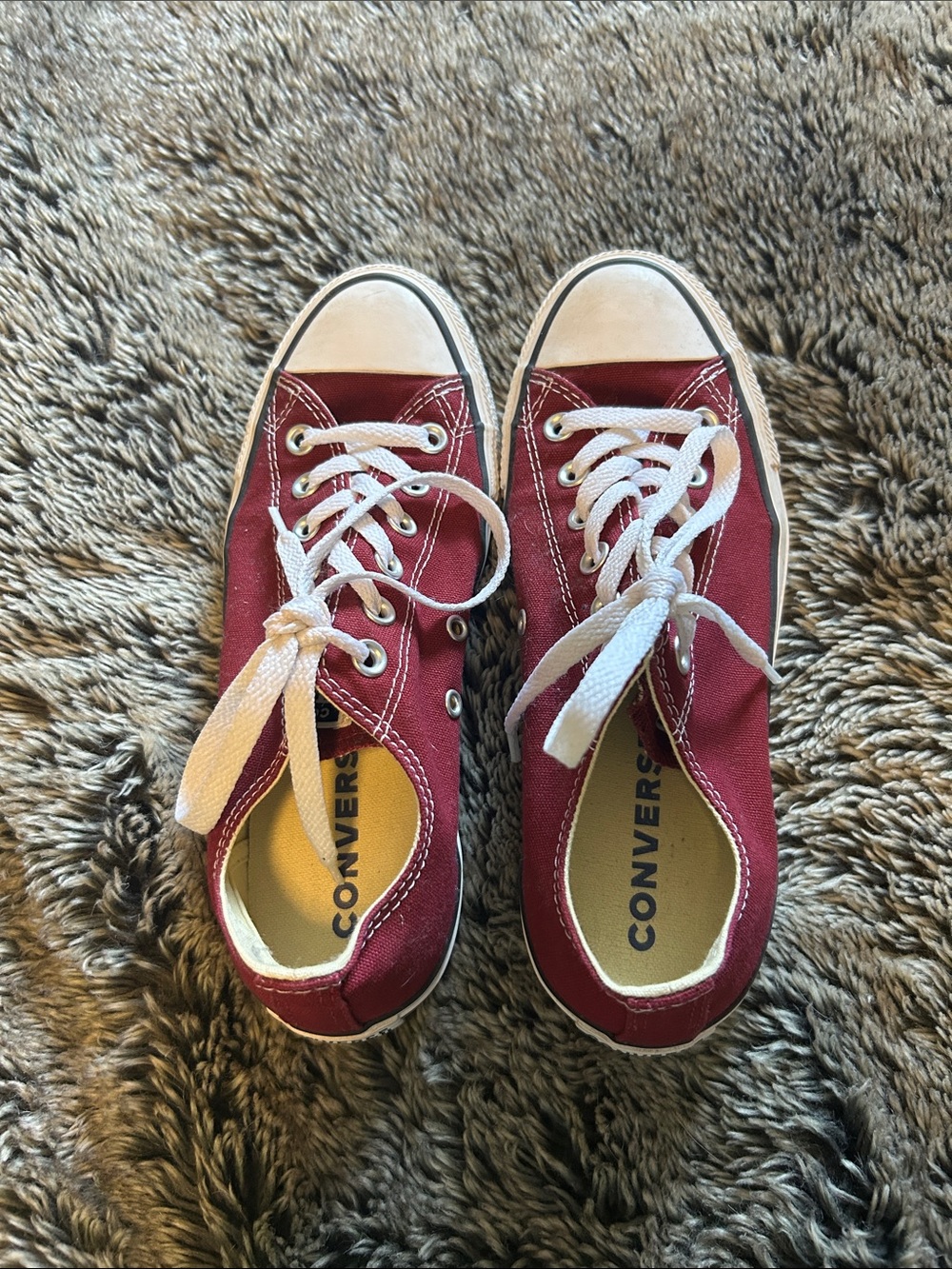 Converse Low-Top Sneakers in Burgundy with White Trim 7.5 38